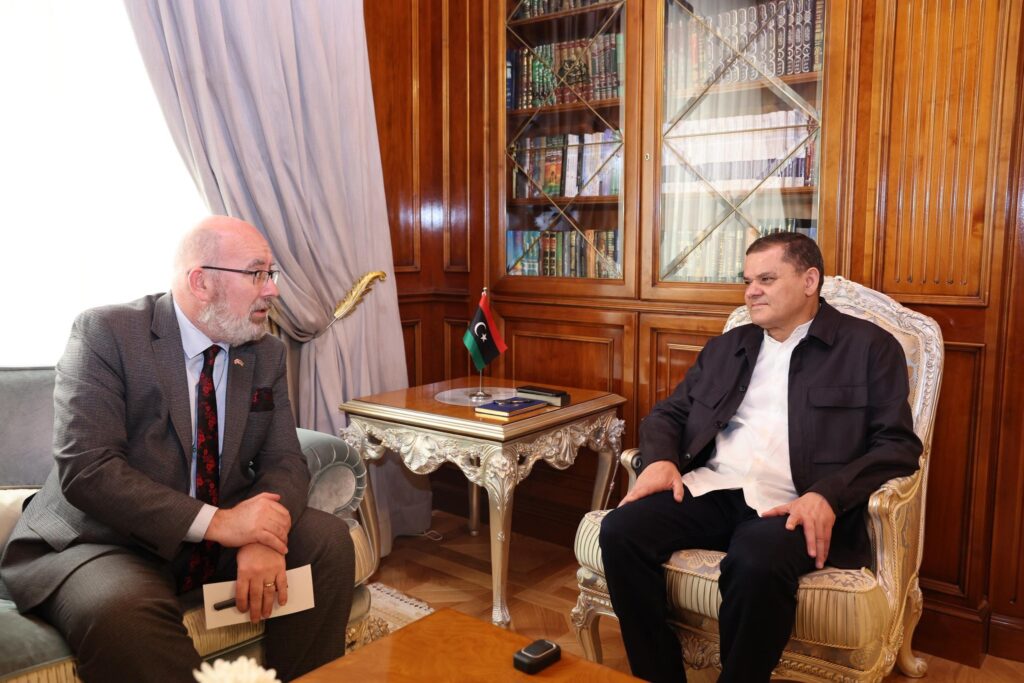 PM Dbeibeh, R, and UK Amb. In Libya Martin Longden meeting in Tripoli, 15 May 2025. (GNU photo)