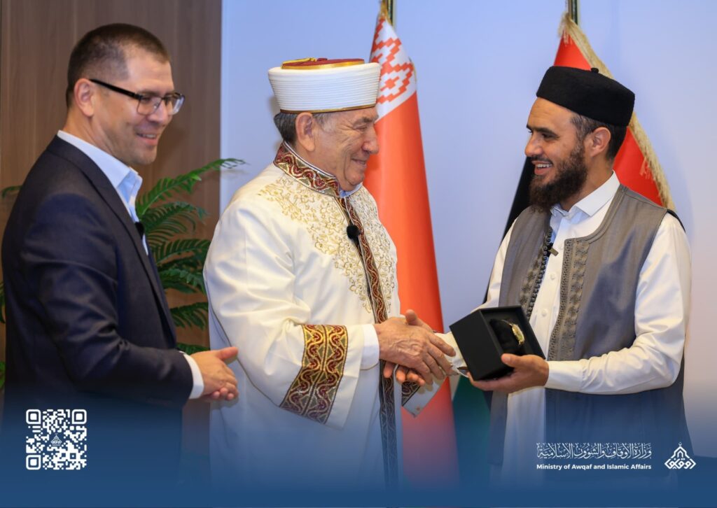 Minister of Endowments and Islamic Affairs Mr. Atef Abdul Wahid Al-Obaidi, Right, receives The Mufti of the Islamic Association of Belarus, Sheikh Abu Bakr Shabanovich in Benghazi, 27 September 2025. (Ministry of Endowment photo)