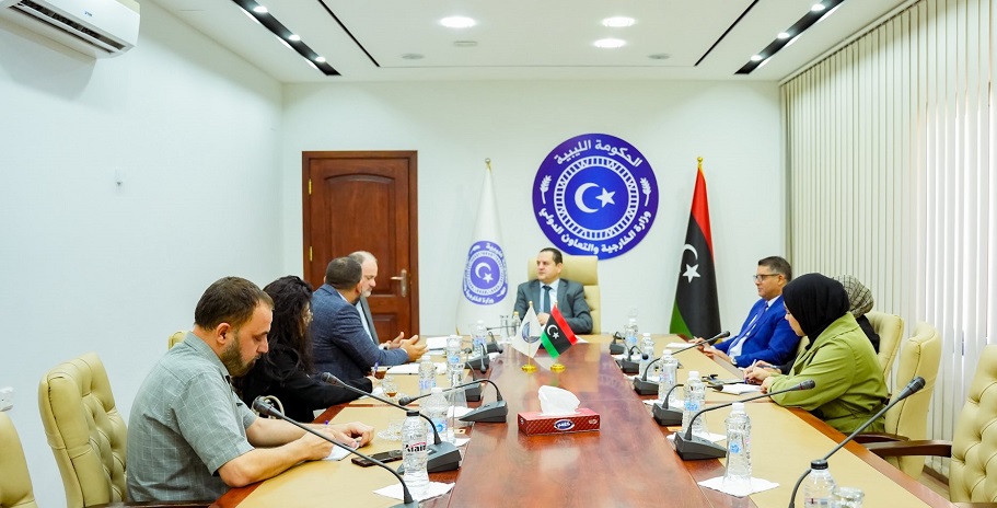 FM Abdulhadi Al-Huwaij, and Hugo van den Eertwegh, the head of Security and Crisis Management in the ICRC during a meeting in Benghazi, 11 November 2025. (FM photo)