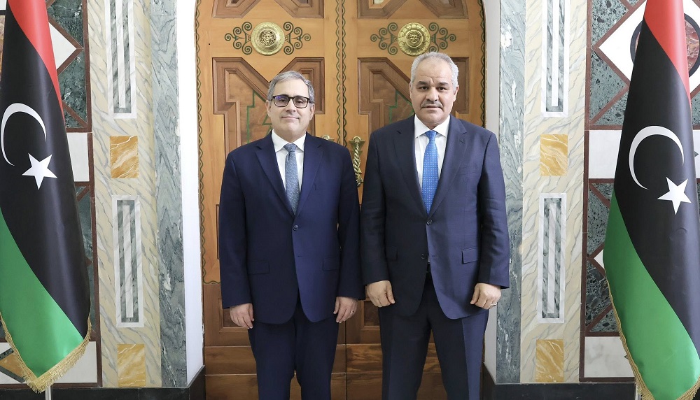 Governor of CBL Naji Issa (R) and the US Chargé d’Affaires to Libya Jeremy Brent meeting in Tripoli, 27 April 2026. (CBL photo)