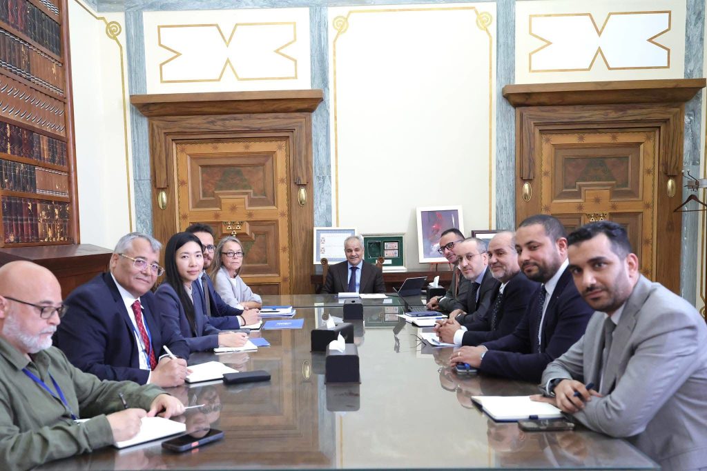 Governor of CBL Naji Issa, center, during a meeting with a UN economic teamin Tripoli, 28 April 2026. (CBL photo)